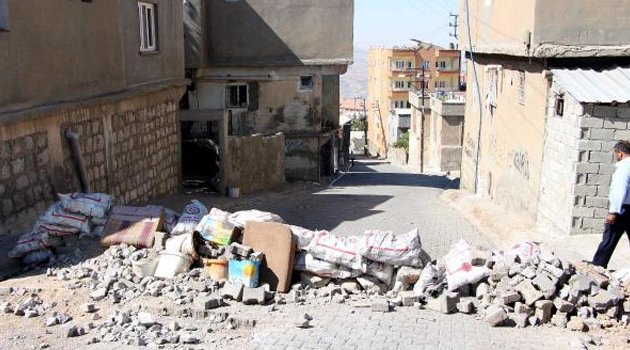 PKK polisle çatıştı: 2 kadın yaralı