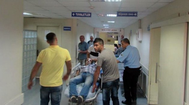 Polis aracı otomobil ile çarpıştı: 5 yaralı