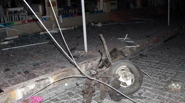Polis aracına bombalı saldırı