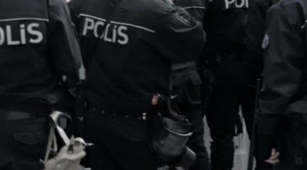 Polis aracına bombalı saldırı!