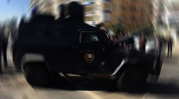 Polis aracına bombalı tuzak