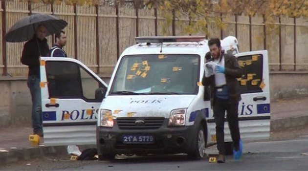 Polis aracına saldırı