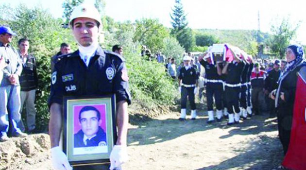 Polis memurunu kim şehit etti?