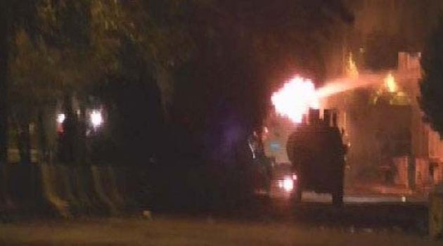 Polise el yapımı patlayıcı ile saldırı