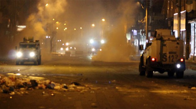 Polise saldırdılar