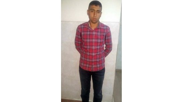 Polisi Görünce Kaçtı Çorabından Taş Kokain Çıktı