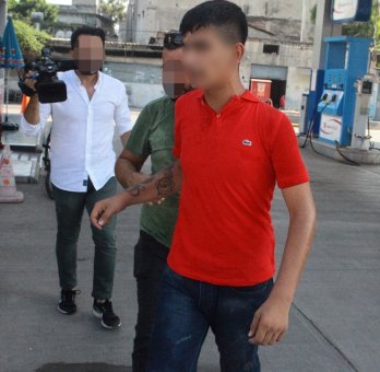 Polisi Görünce Uyuşturucu Hapları Poşetiyle Birlikte Yuttu