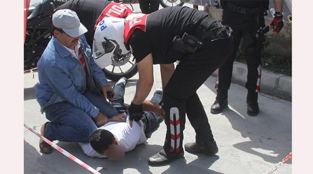 Polisi görüp kaçınca yakalandı