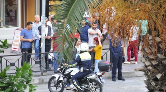 Polisin önünde saç saça