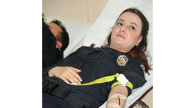 Polislerden kan bağışı