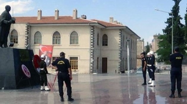 Polislere 'Selamı geç verdin' cezası