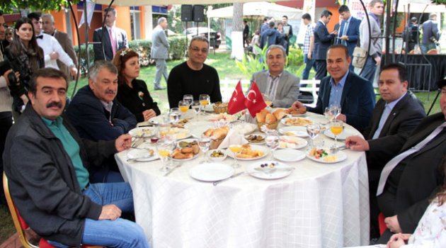 Portakal Çiçeği Karnavalı’na ünlü akını