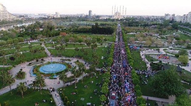 Portakal Çiçeği Karnavalı’nın Kortejine Binlerce Kişi Katıldı