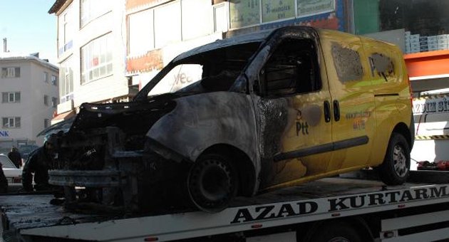 Posta işletmesine ait 2 araç kundaklandı