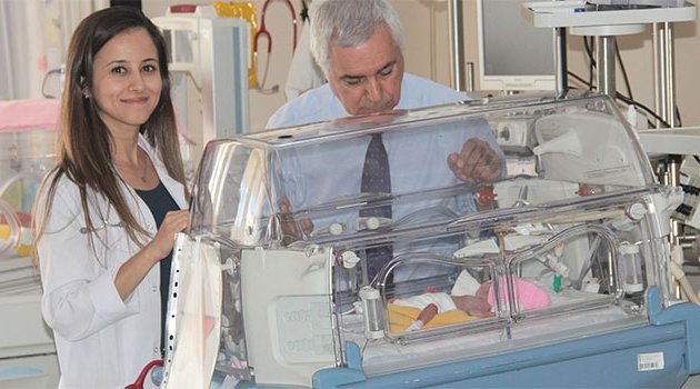 Prematüre doğduğu hastanede prematüre bebeklere şifa dağıtıyor