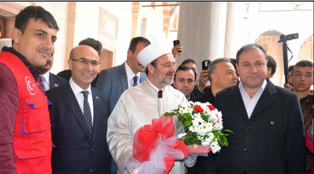Prof. Dr. Görmez sabah namazında Adanalılarla buluştu