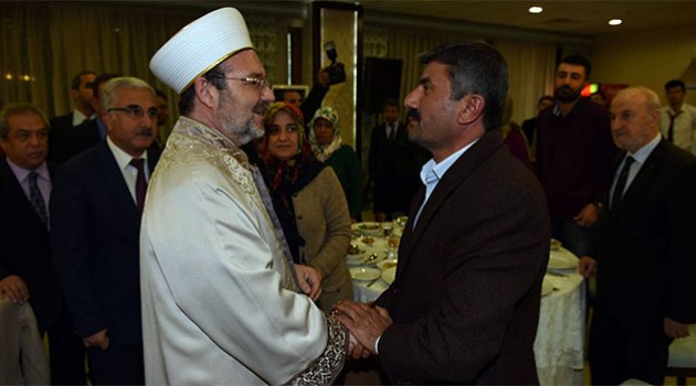 Prof. Dr. Görmez: "Şehitlerin uğruna canını verdiği değerlere sarılmak mutlu eder"
