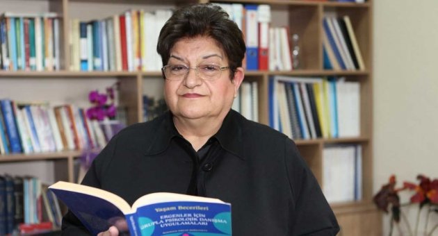 Prof. Dr. Güçray: "Şiddet içerikli TV programları şiddeti normalleştiriyor"