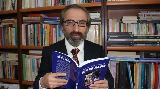 Prof. Dr. Yapıcı: "Kadın denilince erkeklerin aklına güzellik ve cinsellik geliyor"