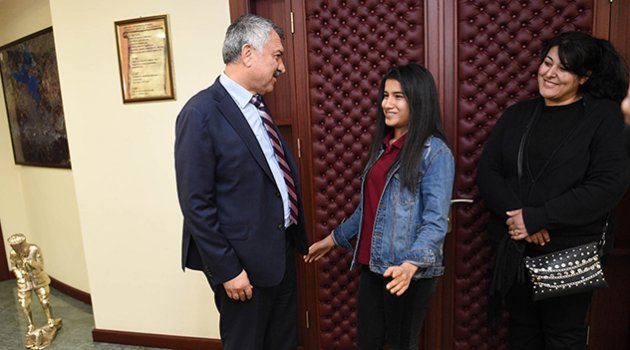 Protez koluna kavuşan Gökçe: "El sıkmak çok güzelmiş"