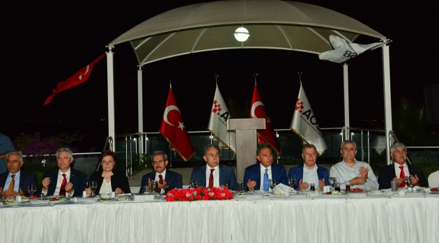 Protokol iftarda buluştu