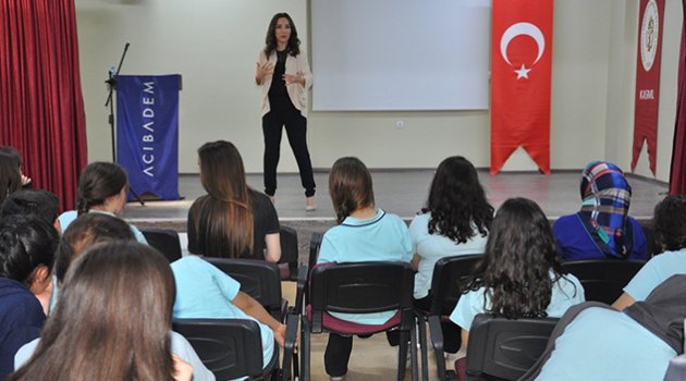 Psikolog Meriç Mavi’den öğrencilere seminer
