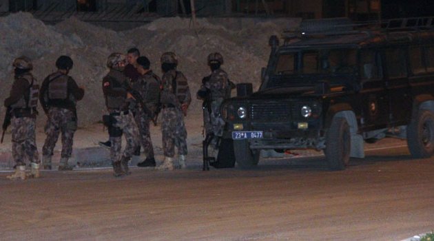 Psikolojik sorunları olan şahıs kardeşini rehin aldı