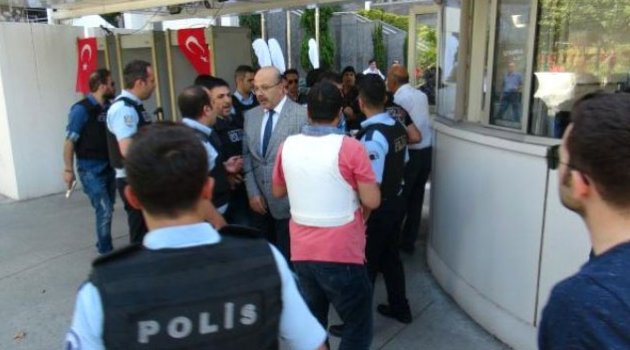Rektörün Polis Koruması, Polise Ateş açtı