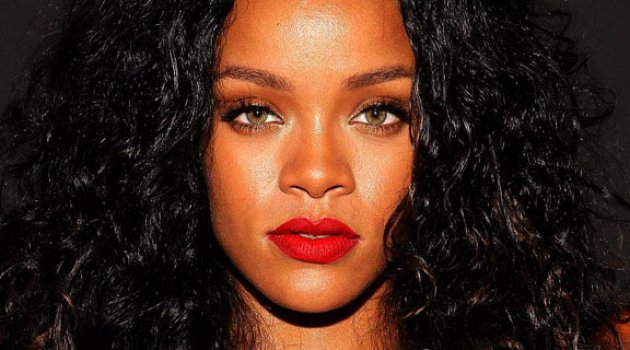Rihanna'dan babasına 5 milyon TL'lik sürpriz