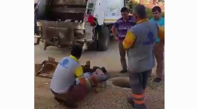 Rögara düşen temizlik işçisinin ayağı kırıldı