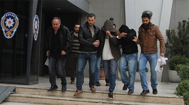 Romantik hırsız yakayı ele verdi