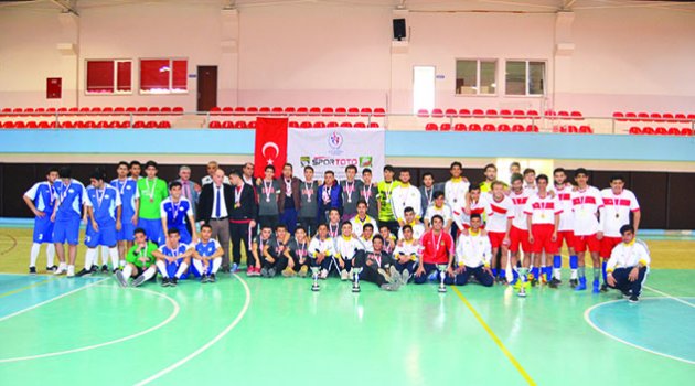 Sabancı Mesleki ve Teknik  Anadolu Lisesi futsalda şampiyon