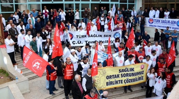 Sağlık çalışanları iş bıraktı
