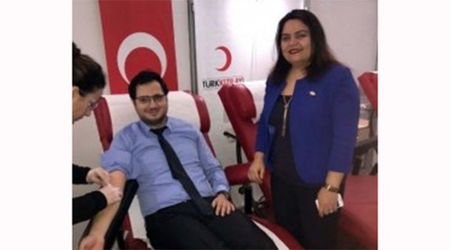 Sağlık Çalışanları Kan Bağışladı