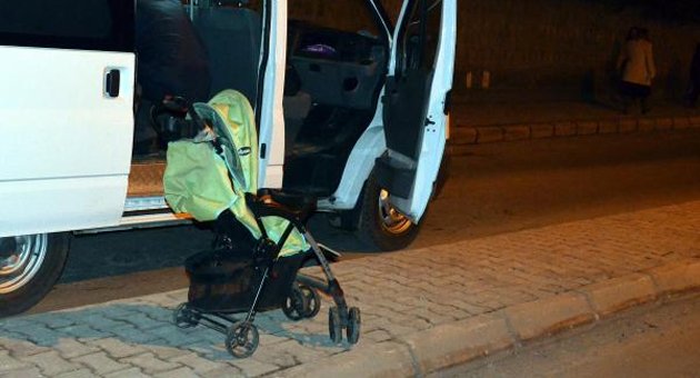 Sahipsiz bebek arabası polisi alarma geçirdi