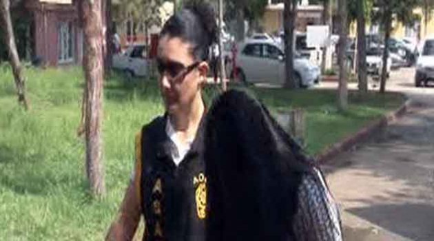 Sahte polisler dolandırırken gerçek polise yakalandı