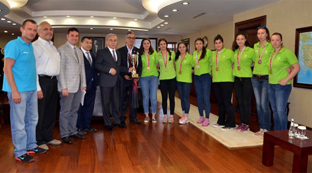 Şakirpaşa Halk Eğitim Merkezi Spor Süper Lige Yükseldi