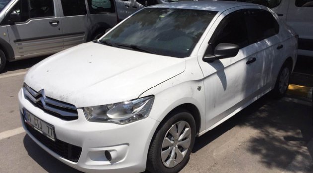 Saldırganın kaçtığı otomobil terk edilmiş olarak bulundu