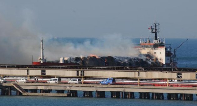 Saman yüklü gemide yangın