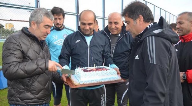 Samet Aybaya’ya sürpriz doğum günü kutlaması