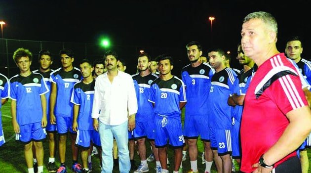 ŞAMPİYON SAHAYA İNDİ