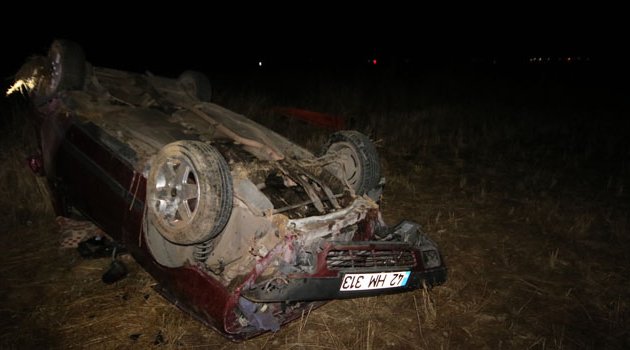 Şarampole devrilen otomobilde ölü ve yaralılar var