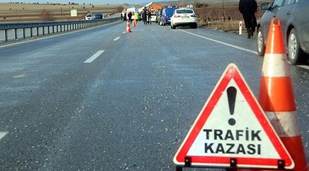 Şarampole yuvarlanan araçta ölü ve yaralılar var!