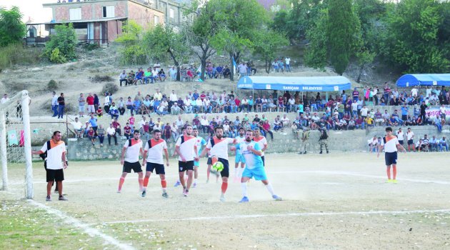 Sarıçam’da futbol  heyecanı zirve yaptı