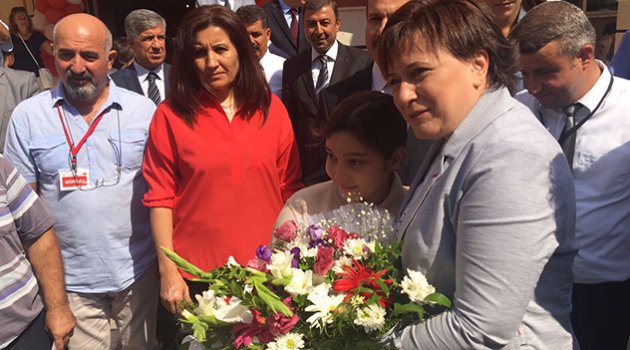 ‘Çocuklarımızın körpe beyinlerini yıkamalarına engel olmalıyız’