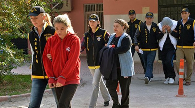 Şarkıcı annesini kurtarmak isterken katil olan çocuğa 3 yıl 4 ay hapis verildi
