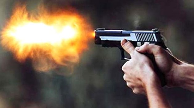 Seçmen kağıdını vermeyen muhtarı öldürdü