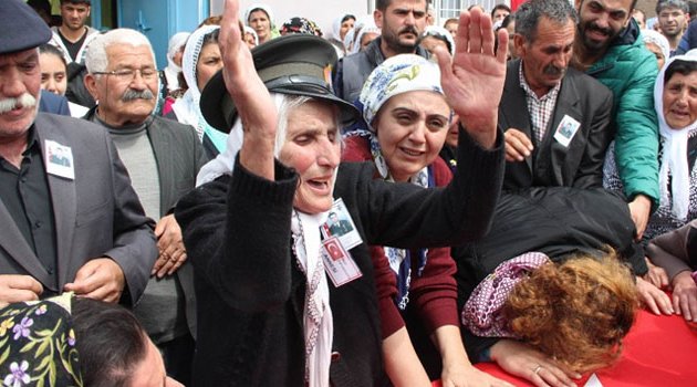 Şehide Kürtçe ağıtlarla veda