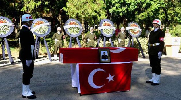 Şehidi, aynı çatışmada yaralanan arkadaşları uğurladı