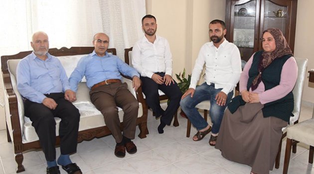 Şehidin annesini de unutmadı